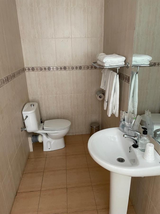 Hostal Maria Elche Exterior photo Bathroom in a hotel