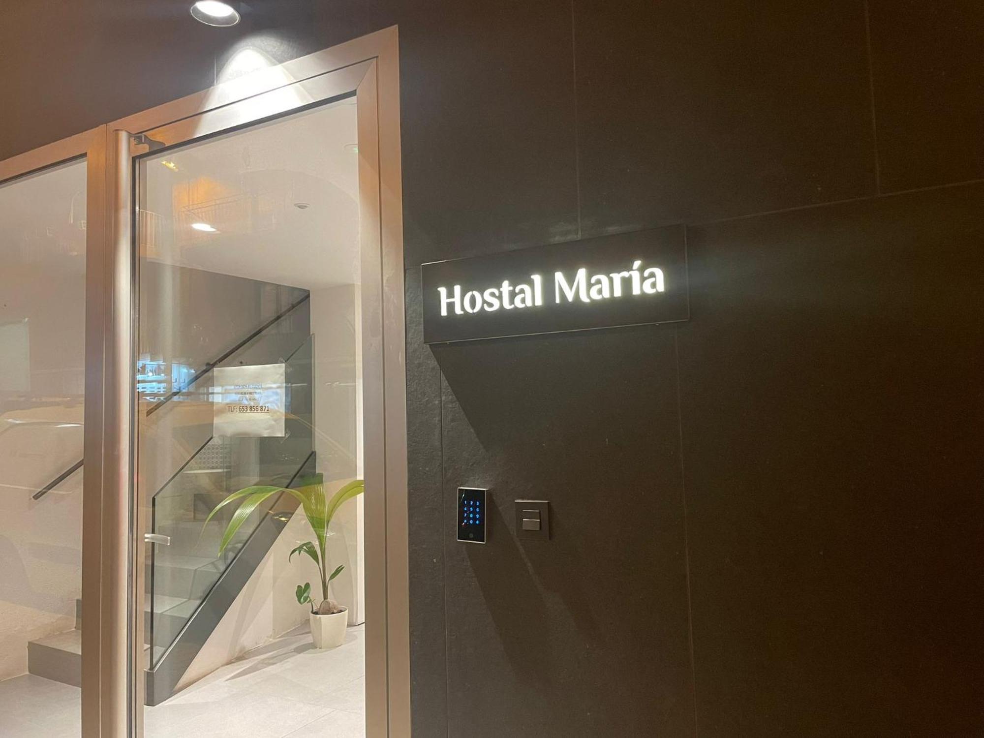 Hostal Maria Elche Exterior photo Entrance to the hospital