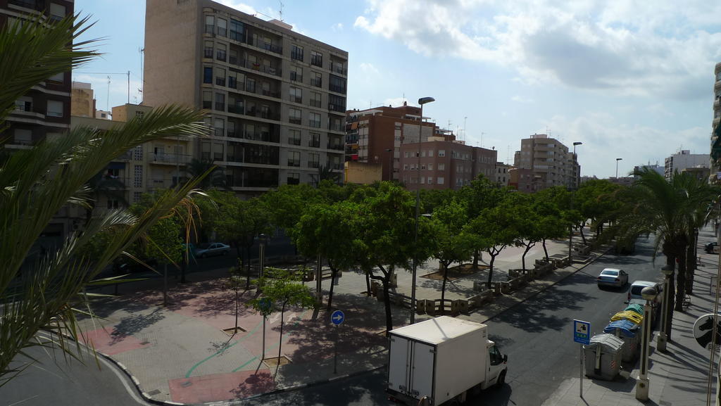 Hostal Maria Elche Exterior photo View of the neighbourhood