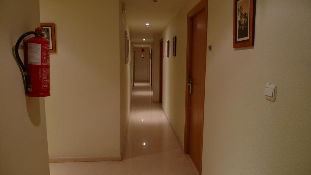 Hostal Maria Elche Exterior photo A corridor in a hotel